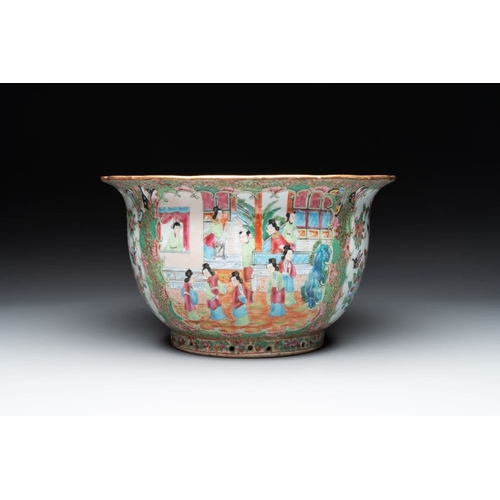 443 - A Chinese Canton famille rose jardiniere and stand with court scenes, 19th C.Dia.: 36 cm - H.: 24,5 ... 