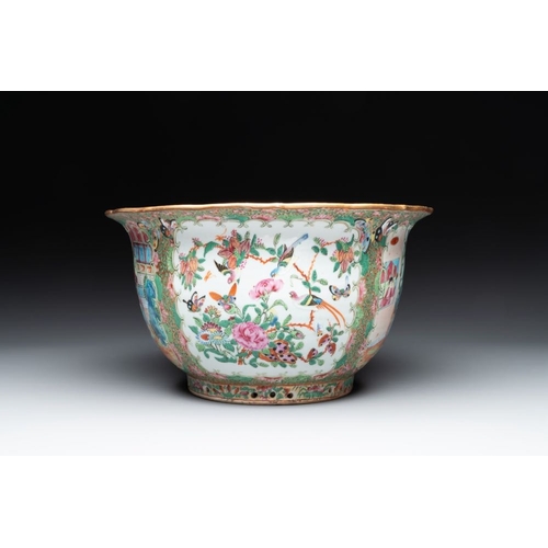 443 - A Chinese Canton famille rose jardiniere and stand with court scenes, 19th C.Dia.: 36 cm - H.: 24,5 ... 