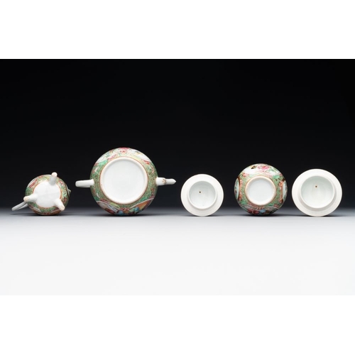 444 - A Chinese Canton famille rose four-piece tea service, 19th C.L.: 15,5 cm - H.: 9,5 cm (the teapot, i... 