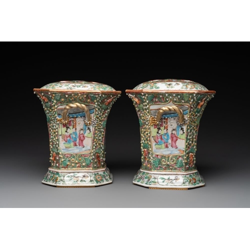 450 - A pair of Chinese Canton famille rose flower holders and covers with figural design, 19th C.H.: 23,5... 