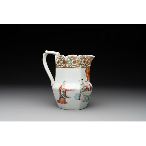 453 - A Chinese gilt-decorated Canton famille rose ewer with figural design, 19th C.L.: 17,5 cm - H.: 18 c... 