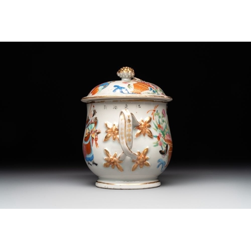 454 - A Chinese Canton famille rose 'Wu Shuang Pu' covered sugar bowl and two bowls, 19th C.L.: 14,5 - H.:... 