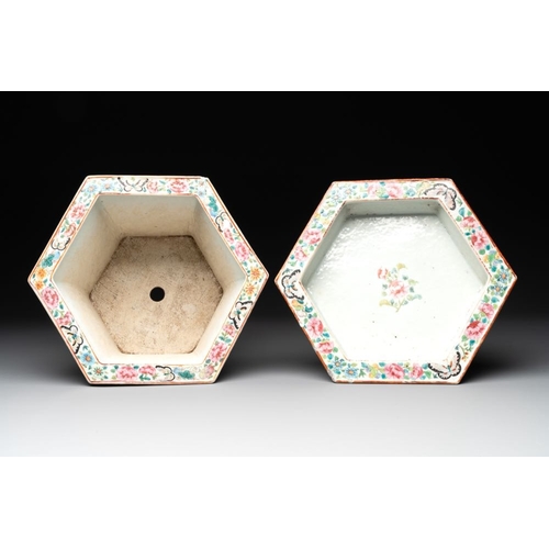 457 - A Chinese Canton famille rose hexagonal jardiniere and stand with narrative design, 19th C.Dia.: 28,... 