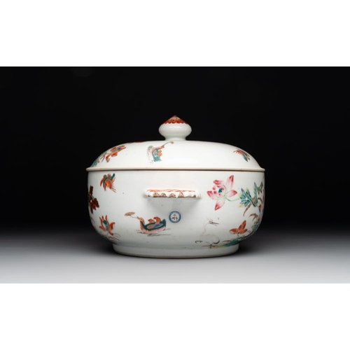 468 - A Chinese famille rose 'heron and lotus' tureen and cover, QianlongL.: 27 - H.: 18 cm (incl. cover)... 