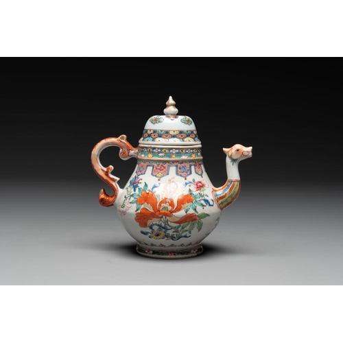 479 - A Chinese famille rose 'dragon spout' teapot with floral design, Yongzheng/QianlongL.: 17 cm - H.: 1... 