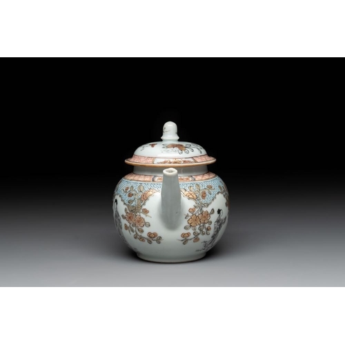 483 - A fine Chinese famille rose and grisaille teapot with figural design, YongzhengL.: 17 cm - H.: 11,5 ... 