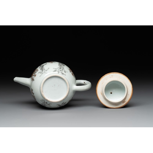 483 - A fine Chinese famille rose and grisaille teapot with figural design, YongzhengL.: 17 cm - H.: 11,5 ... 