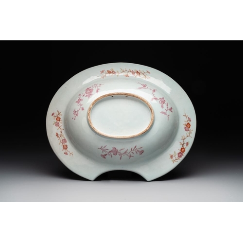 485 - A fine Chinese famille rose oval 'go players' shaving bowl, QianlongDim.: 36 x 29 x 8 cm... 