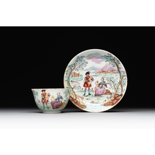 500 - A Dutch-decorated Chinese porcelain cup and saucer with figures in a landscape, 18th C.Dia.: 11,1 cm... 