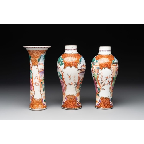 506 - A Chinese famille rose 'mandarin subject' garniture of three vases, QianlongH.: 20,7 cm (the tallest... 