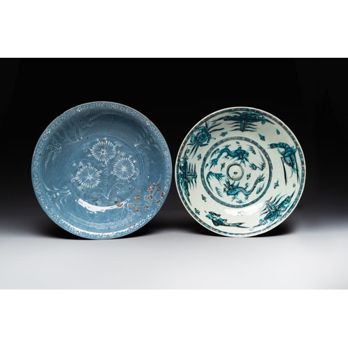 51 - A Chinese Swatow slip-decorated blue-glazed 'chrysanthemum' dish and a turquoise- and black-enamelle... 