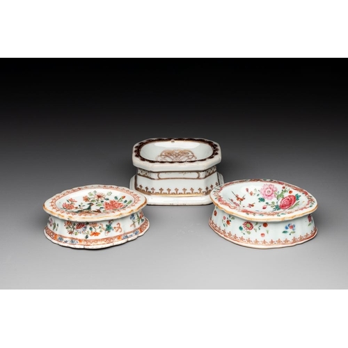 511 - A rare Chinese crown-monogrammed salt and two fine famille rose salts, QianlongDim.: 8,5 x 6,8 x 3,8... 