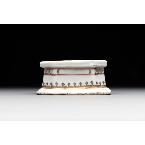 511 - A rare Chinese crown-monogrammed salt and two fine famille rose salts, QianlongDim.: 8,5 x 6,8 x 3,8... 