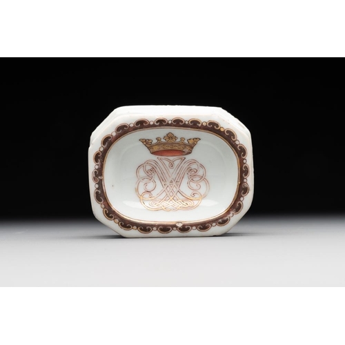 511 - A rare Chinese crown-monogrammed salt and two fine famille rose salts, QianlongDim.: 8,5 x 6,8 x 3,8... 