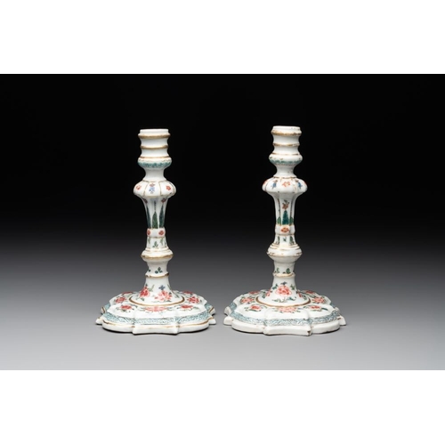 512 - A pair of rare Chinese export famille rose candlesticks with floral design, Yongzheng/QianlongH.: 18... 