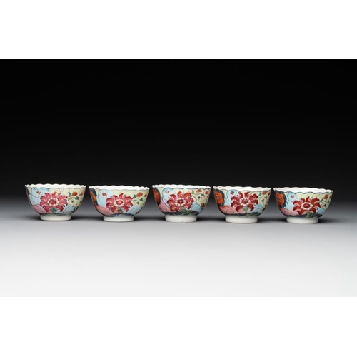 519 - Five Chinese famille rose 'tobacco leaf' cups and saucers, QianlongDia.: 12,3 cm (the saucers)Dia.: ... 