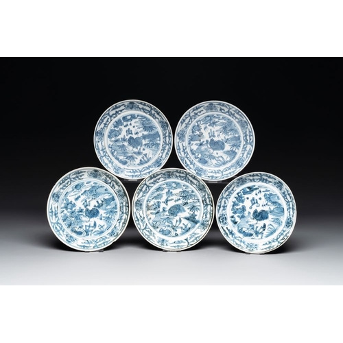 52 - Five Chinese Swatow blue and white 'rooster' plates, MingDia.: 18,4 cm