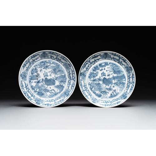 52 - Five Chinese Swatow blue and white 'rooster' plates, MingDia.: 18,4 cm