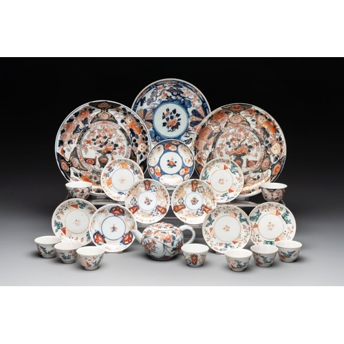 535 - A varied collection of 22 Japanese Imari wares, 17/19th C.Dia.: 22 cm (the largest plate)Dia.: 20,2 ... 