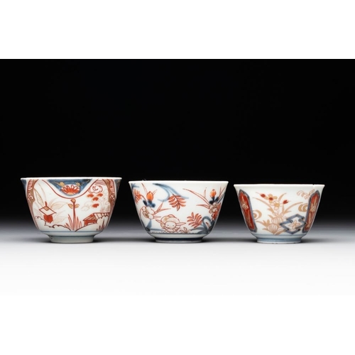 535 - A varied collection of 22 Japanese Imari wares, 17/19th C.Dia.: 22 cm (the largest plate)Dia.: 20,2 ... 