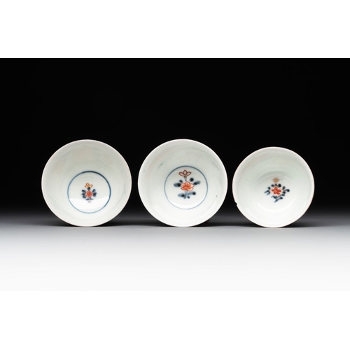 535 - A varied collection of 22 Japanese Imari wares, 17/19th C.Dia.: 22 cm (the largest plate)Dia.: 20,2 ... 