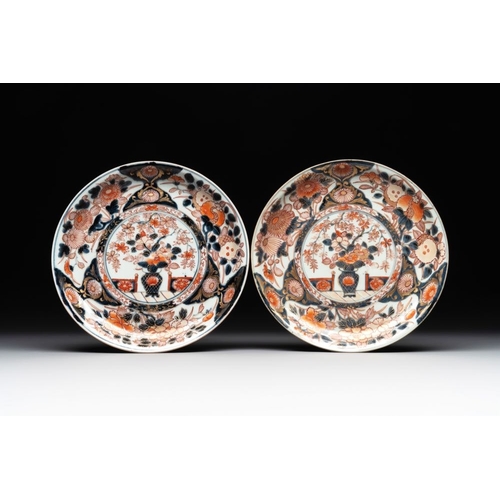 535 - A varied collection of 22 Japanese Imari wares, 17/19th C.Dia.: 22 cm (the largest plate)Dia.: 20,2 ... 