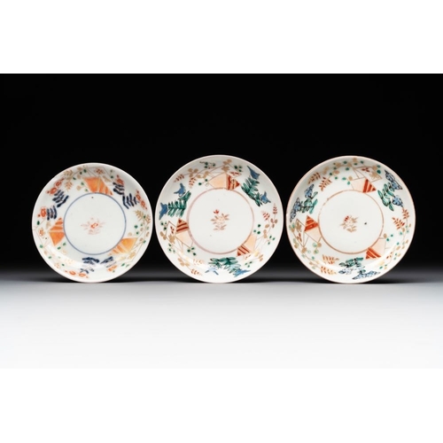 535 - A varied collection of 22 Japanese Imari wares, 17/19th C.Dia.: 22 cm (the largest plate)Dia.: 20,2 ... 