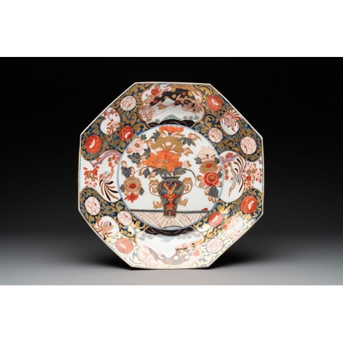 536 - A rare and large Imari-style octagonal dish, Meissen, 18th C.Dia.: 46 cm
Ref.:Sotheby's, London,Octo... 