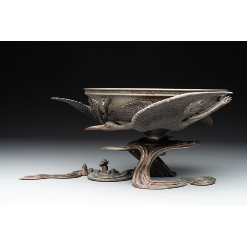 540 - A Japanese copper, bronze and pewter Ikebana vessel, signed Kimura Toun , Meiji, 19th C.L.: 26 cm - ... 