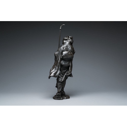 542 - A large Japanese bronze okimono of a musician, Sen Feng Sheng Zuo  mark, Meiji, 19th C.H.: 88 cm
Wei... 