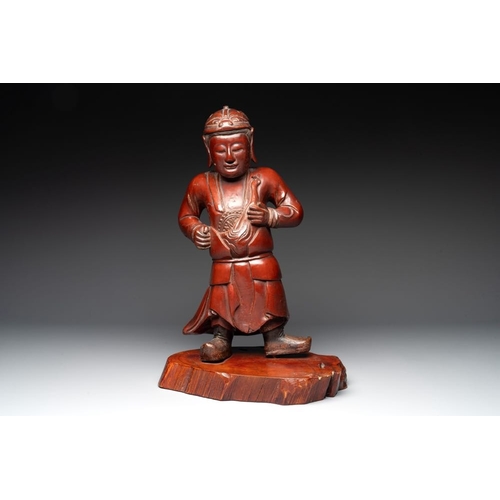 543 - A Japanese lacquered wooden figure of a guardian, 19th C.H.: 46,5 cm (incl. stand)... 