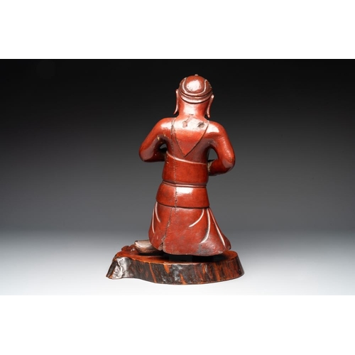 543 - A Japanese lacquered wooden figure of a guardian, 19th C.H.: 46,5 cm (incl. stand)... 