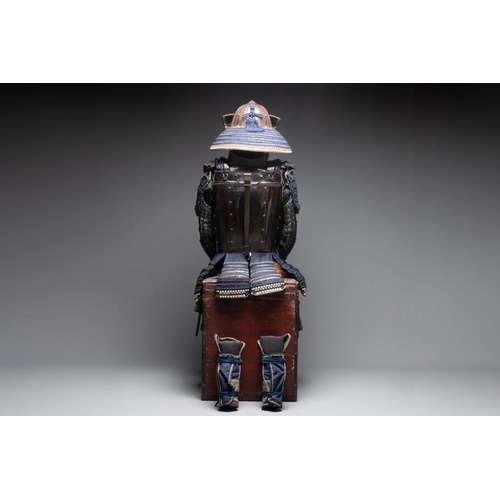 544 - An impressive Japanese samurai armor, Edo period, first half 18th C.H.: 144,5 cm (seated, as display... 