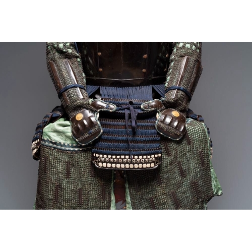 544 - An impressive Japanese samurai armor, Edo period, first half 18th C.H.: 144,5 cm (seated, as display... 