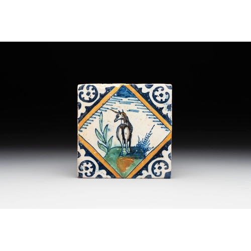 557 - A polychrome Dutch Delft maiolica 'diamond' 'unicorn' tile, late 16th C.Dim.: 13 x 13 x 1,6 cm... 