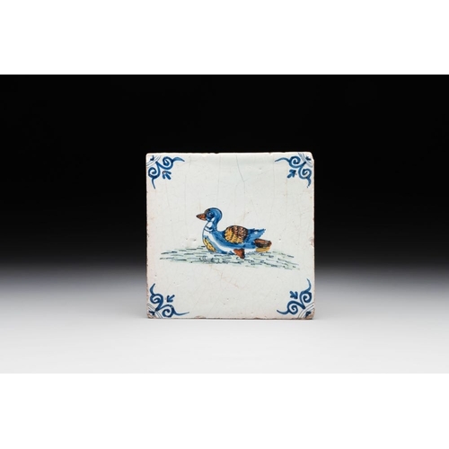 569 - A polychrome Dutch Delft 'duck' tile, 17th C.Dim.: 13,2 x 13,2 x 1,2 cm
