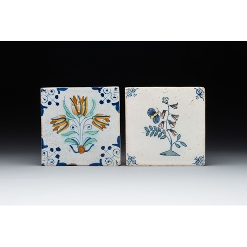 584 - Two polychrome Dutch Delft 'flower' and 'butterfly and flower' tiles, 17th C.Dim.: ca. 13 x 13 cm

... 