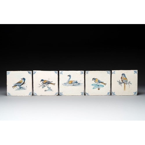 589 - 9 polychrome Dutch Delft 'bird' and 'swan' tiles, 17th C.Dim.: ca. 13 x 13 cm
... 