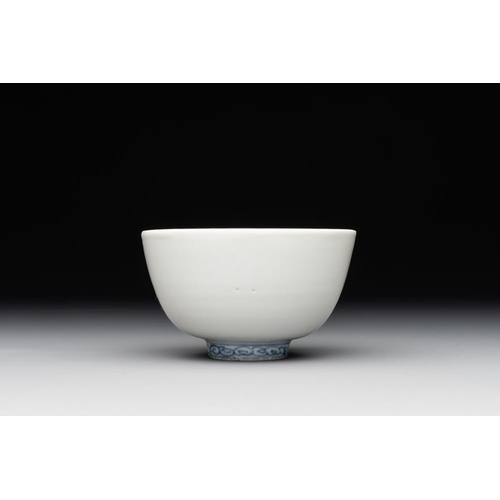 60 - A Chinese blue and white anhua bowl, late MingDia.: 9,5 cm -H.: 5,5 cm