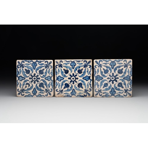 611 - Five blue and white Dutch Delft tiles with floral design, 17th C.Dim.: ca. 13,4 x 13,4 cm (each tile... 