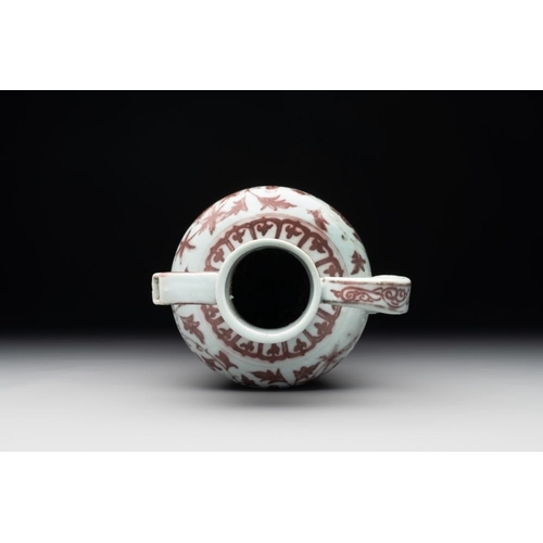 62 - A Chinese copper-red and white 'flower scroll' ewer, Ming or laterH.: 20,5 cm