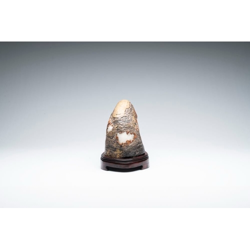 622 - A Chinese wucai Lingbi stone scholar's rock on wooden standDim.: 31 x 12 x22 cm (incl. stand)
Proven... 