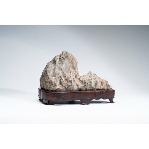 623 - A Chinese Lingbi stone scholar's rock on wooden standDim.: 40,5 x 15 x26 cm (incl. stand)
Provenance... 