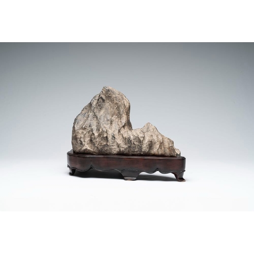 623 - A Chinese Lingbi stone scholar's rock on wooden standDim.: 40,5 x 15 x26 cm (incl. stand)
Provenance... 