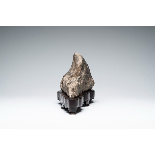 623 - A Chinese Lingbi stone scholar's rock on wooden standDim.: 40,5 x 15 x26 cm (incl. stand)
Provenance... 