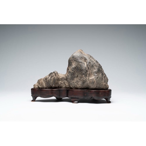 623 - A Chinese Lingbi stone scholar's rock on wooden standDim.: 40,5 x 15 x26 cm (incl. stand)
Provenance... 