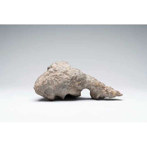 623 - A Chinese Lingbi stone scholar's rock on wooden standDim.: 40,5 x 15 x26 cm (incl. stand)
Provenance... 