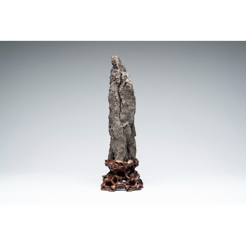 627 - A Chinese ying stone scholar's rock on wooden standH.: 43 cm (incl. stand)
Provenance: - From the Ga... 