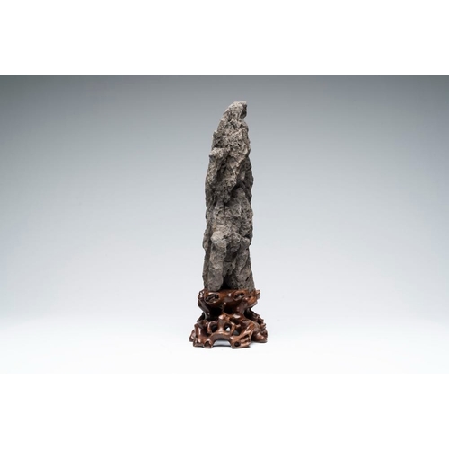 627 - A Chinese ying stone scholar's rock on wooden standH.: 43 cm (incl. stand)
Provenance: - From the Ga... 