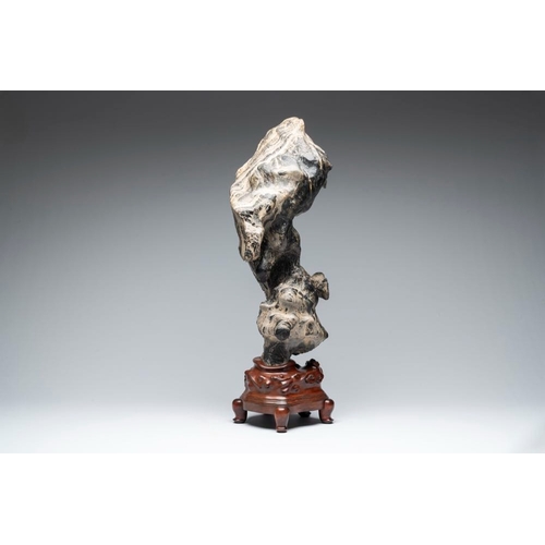 628 - A Chinese green Lingbi stone scholar's rock on wooden standH.: 76 cm (incl. stand)
Provenance: - Fro... 